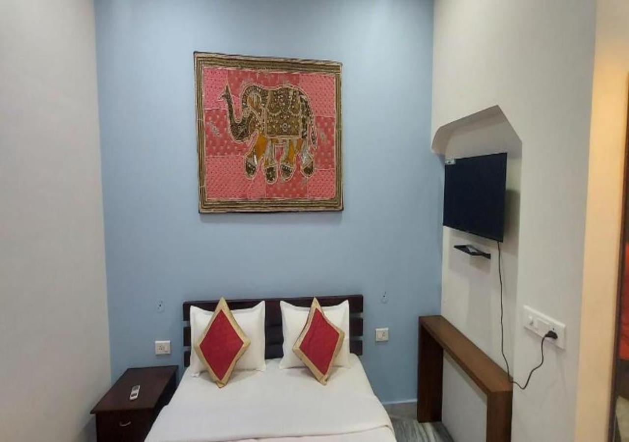 Hotel Natraj Palace Dźajpur Zewnętrze zdjęcie